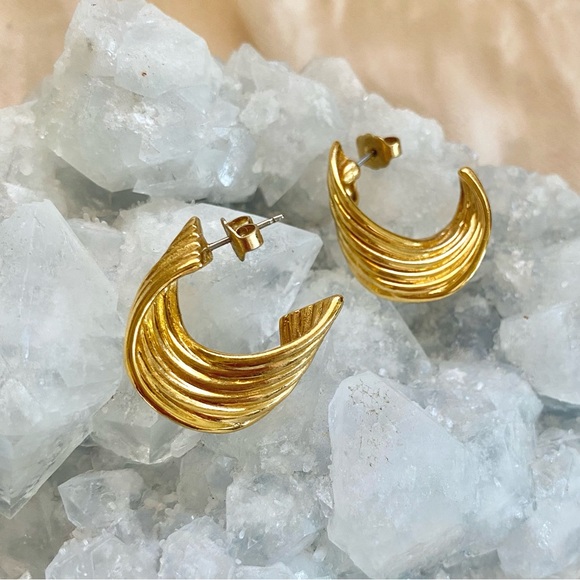 Avon Jewelry - Vtg Avon Sleek Hoop Earrings